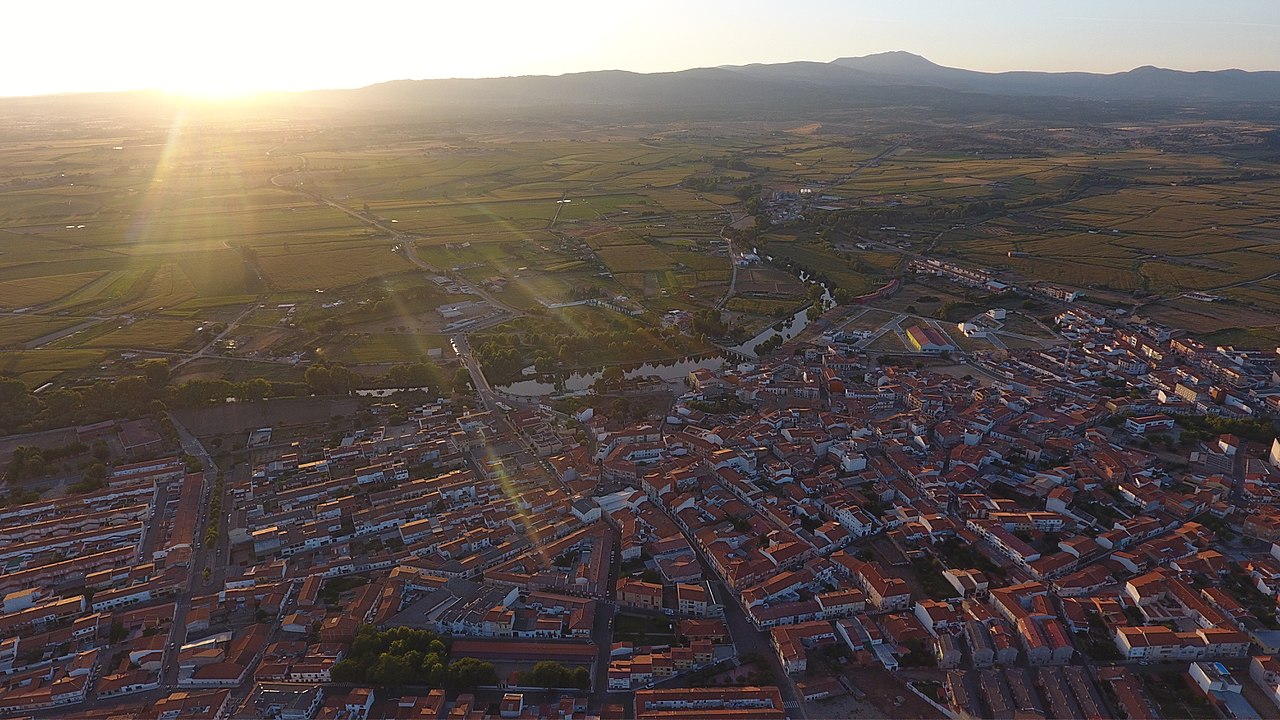 1280px-Moraleja_(Cáceres)_a_vista_de_pájaro